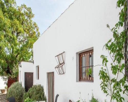 Vintage Farmhouse in Algarinejo with Terrace - Fuentes de Cesna