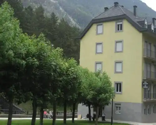 Albergue Turístico Rio Aragon - Canfranc-Estación